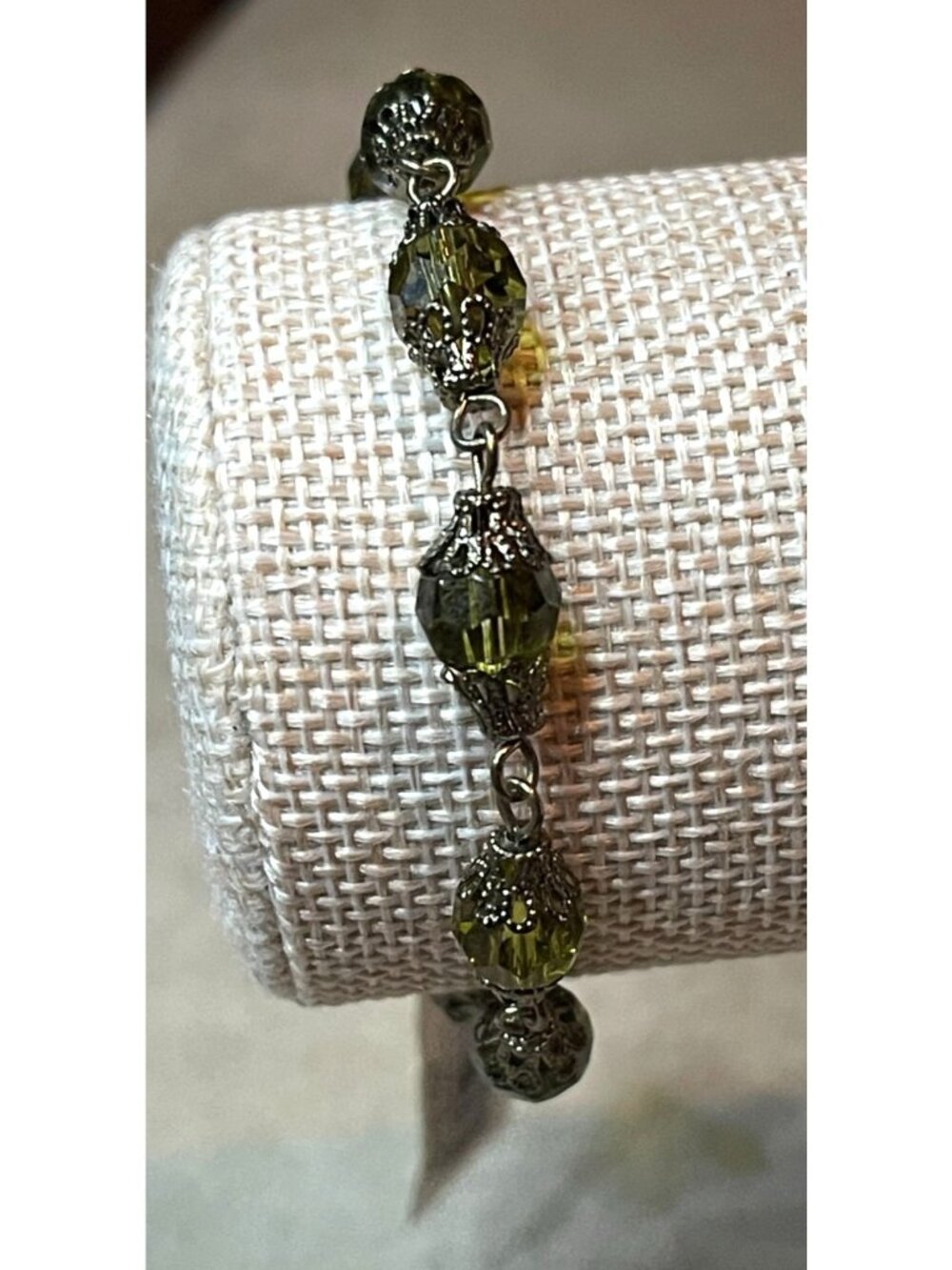 Vintage Y2K 1928 Jewelry Co. Olive Green Faceted Glass Bead Toggle Bracelet
